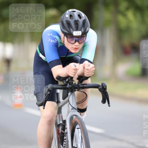11.08.2024 - GEWOBA Citytriathlon Bremen H.Heesch http://msf.ph/oto/6773207 11.08.2024 11:40:06 Radfahren 744, 807, 820, 858 meine-sportfotos.de