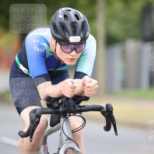 11.08.2024 - GEWOBA Citytriathlon Bremen H.Heesch http://msf.ph/oto/6773219 11.08.2024 11:40:06 Radfahren 744, 807, 820, 858 meine-sportfotos.de