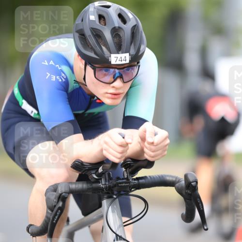 11.08.2024 - GEWOBA Citytriathlon Bremen H.Heesch http://msf.ph/oto/6773225 11.08.2024 11:40:06 Radfahren 744, 807, 820, 858 meine-sportfotos.de