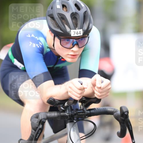 11.08.2024 - GEWOBA Citytriathlon Bremen H.Heesch http://msf.ph/oto/6773227 11.08.2024 11:40:06 Radfahren 744, 807, 820, 858 meine-sportfotos.de