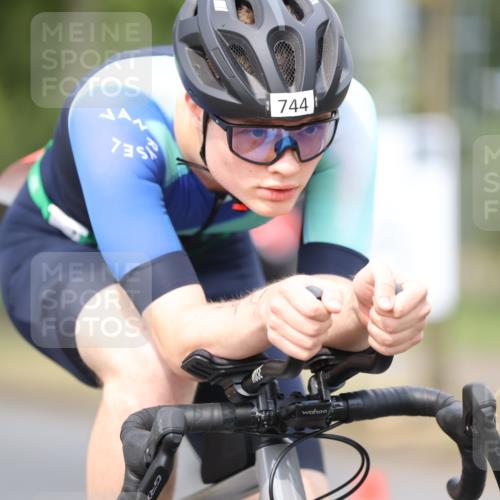11.08.2024 - GEWOBA Citytriathlon Bremen H.Heesch http://msf.ph/oto/6773230 11.08.2024 11:40:06 Radfahren 744, 807, 820, 858 meine-sportfotos.de