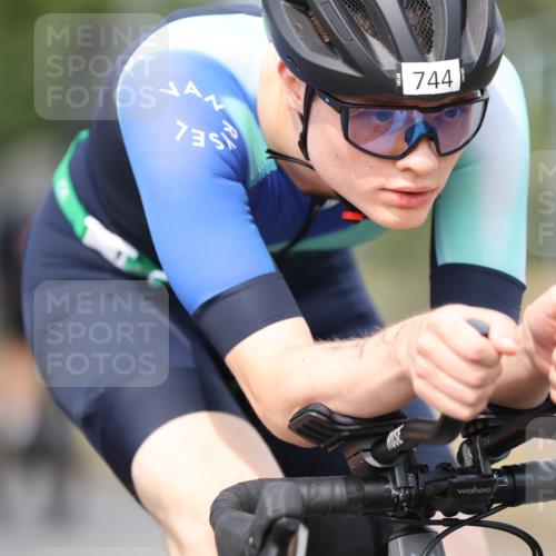 11.08.2024 - GEWOBA Citytriathlon Bremen H.Heesch http://msf.ph/oto/6773236 11.08.2024 11:40:06 Radfahren 744, 807, 820, 858 meine-sportfotos.de