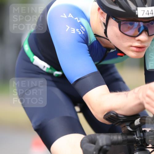 11.08.2024 - GEWOBA Citytriathlon Bremen H.Heesch http://msf.ph/oto/6773239 11.08.2024 11:40:06 Radfahren 744, 807, 820, 858 meine-sportfotos.de