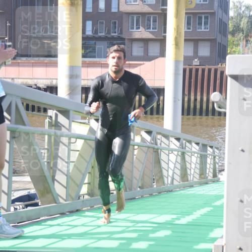 11.08.2024 - GEWOBA Citytriathlon Bremen Lena Gebhardt http://msf.ph/oto/6773242 11.08.2024 10:06:36 Schwimmen 46, 72, 105 meine-sportfotos.de