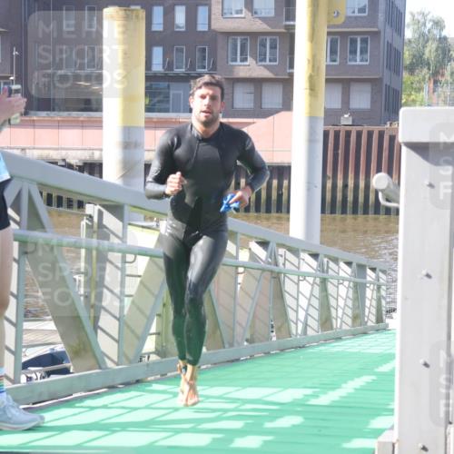 11.08.2024 - GEWOBA Citytriathlon Bremen Lena Gebhardt http://msf.ph/oto/6773246 11.08.2024 10:06:36 Schwimmen 46, 72, 105 meine-sportfotos.de