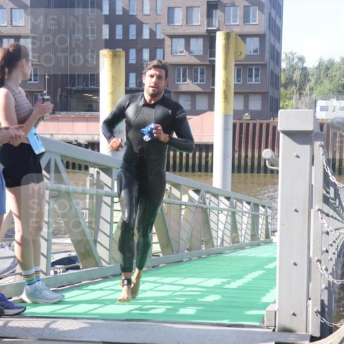11.08.2024 - GEWOBA Citytriathlon Bremen Lena Gebhardt http://msf.ph/oto/6773252 11.08.2024 10:06:36 Schwimmen 46, 72, 105 meine-sportfotos.de