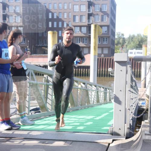 11.08.2024 - GEWOBA Citytriathlon Bremen Lena Gebhardt http://msf.ph/oto/6773257 11.08.2024 10:06:37 Schwimmen 46, 72, 105 meine-sportfotos.de