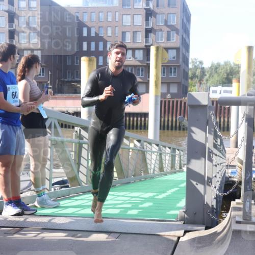 11.08.2024 - GEWOBA Citytriathlon Bremen Lena Gebhardt http://msf.ph/oto/6773260 11.08.2024 10:06:37 Schwimmen 46, 72, 105 meine-sportfotos.de