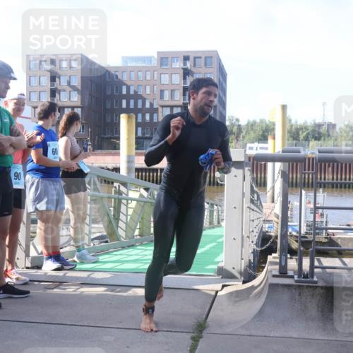 11.08.2024 - GEWOBA Citytriathlon Bremen Lena Gebhardt http://msf.ph/oto/6773271 11.08.2024 10:06:37 Schwimmen 46, 72, 105 meine-sportfotos.de