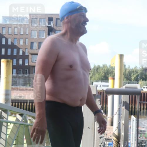 11.08.2024 - GEWOBA Citytriathlon Bremen Lena Gebhardt http://msf.ph/oto/6773279 11.08.2024 10:07:23 Schwimmen 1, 56, 95 meine-sportfotos.de
