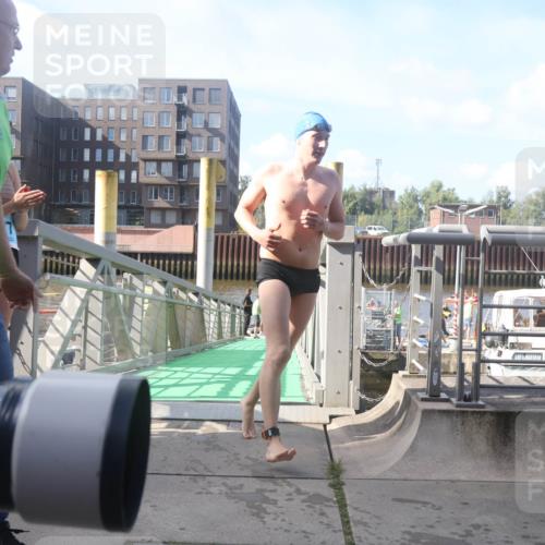11.08.2024 - GEWOBA Citytriathlon Bremen Lena Gebhardt http://msf.ph/oto/6773286 11.08.2024 10:07:38 Schwimmen 8, 56, 59, 95 meine-sportfotos.de