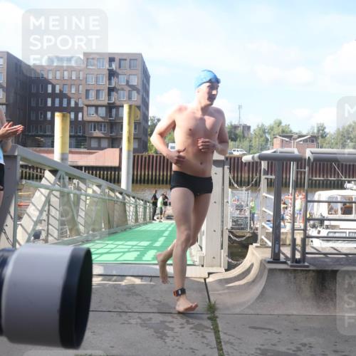 11.08.2024 - GEWOBA Citytriathlon Bremen Lena Gebhardt http://msf.ph/oto/6773288 11.08.2024 10:07:38 Schwimmen 8, 56, 59, 95 meine-sportfotos.de