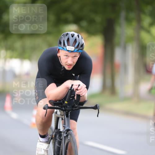 11.08.2024 - GEWOBA Citytriathlon Bremen H.Heesch http://msf.ph/oto/6773300 11.08.2024 11:40:15 Radfahren 744, 754, 767, 858 meine-sportfotos.de