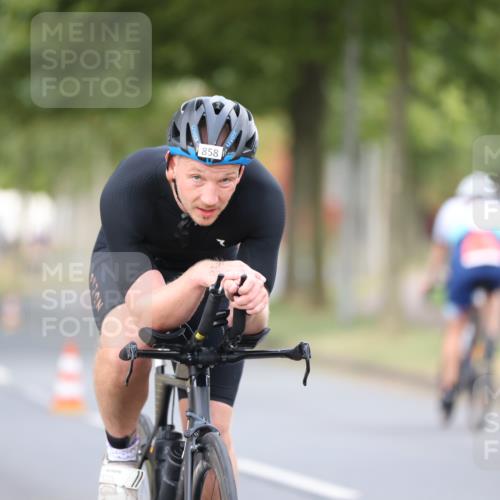11.08.2024 - GEWOBA Citytriathlon Bremen H.Heesch http://msf.ph/oto/6773304 11.08.2024 11:40:15 Radfahren 744, 754, 767, 858 meine-sportfotos.de