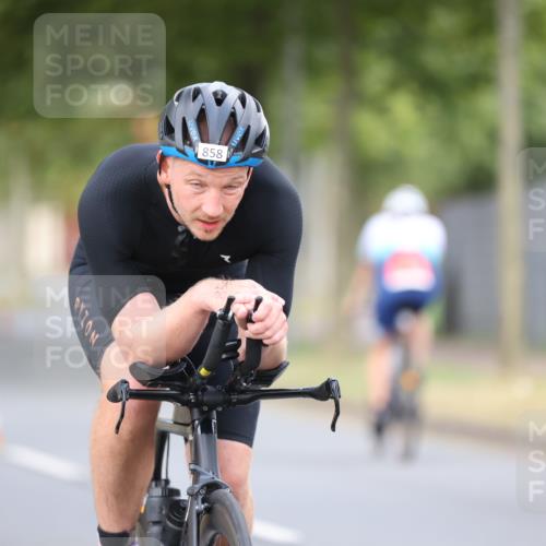 11.08.2024 - GEWOBA Citytriathlon Bremen H.Heesch http://msf.ph/oto/6773313 11.08.2024 11:40:15 Radfahren 744, 754, 767, 858 meine-sportfotos.de