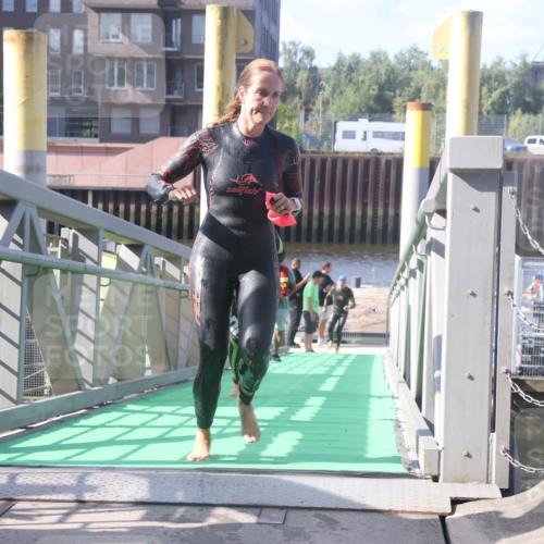 11.08.2024 - GEWOBA Citytriathlon Bremen Lena Gebhardt http://msf.ph/oto/6773314 11.08.2024 10:07:49 Schwimmen 8, 59, 75, 87, 96, 106 meine-sportfotos.de