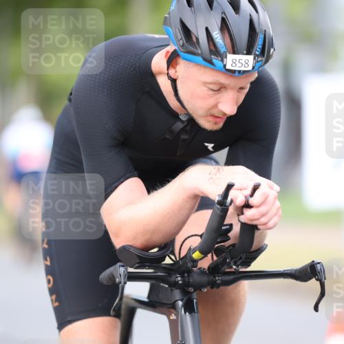 11.08.2024 - GEWOBA Citytriathlon Bremen H.Heesch http://msf.ph/oto/6773337 11.08.2024 11:40:15 Radfahren 744, 754, 767, 858 meine-sportfotos.de