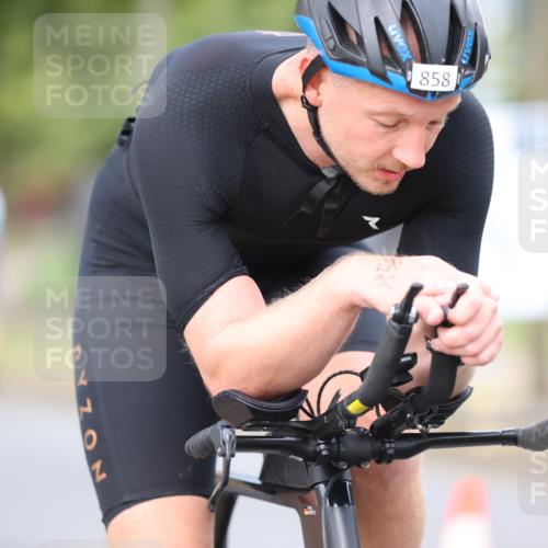 11.08.2024 - GEWOBA Citytriathlon Bremen H.Heesch http://msf.ph/oto/6773342 11.08.2024 11:40:15 Radfahren 744, 754, 767, 858 meine-sportfotos.de