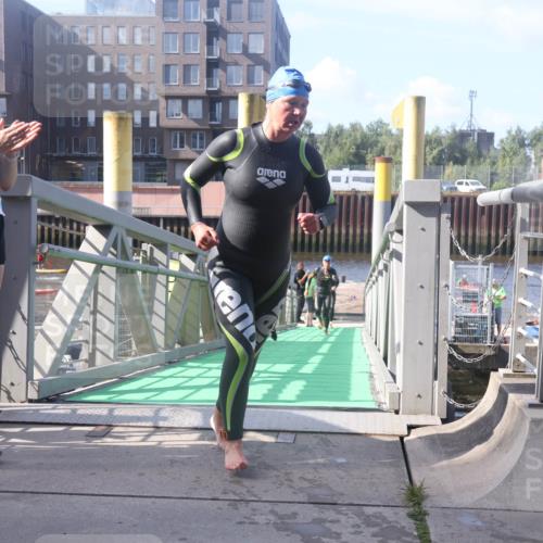 11.08.2024 - GEWOBA Citytriathlon Bremen Lena Gebhardt http://msf.ph/oto/6773348 11.08.2024 10:07:52 Schwimmen 7, 8, 59, 75, 79, 87, 96, 106 meine-sportfotos.de