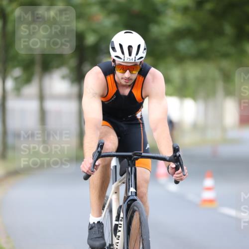 11.08.2024 - GEWOBA Citytriathlon Bremen H.Heesch http://msf.ph/oto/6773351 11.08.2024 11:40:20 Radfahren 754, 767, 772, 858 meine-sportfotos.de