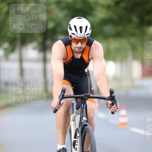 11.08.2024 - GEWOBA Citytriathlon Bremen H.Heesch http://msf.ph/oto/6773354 11.08.2024 11:40:20 Radfahren 754, 767, 772, 858 meine-sportfotos.de