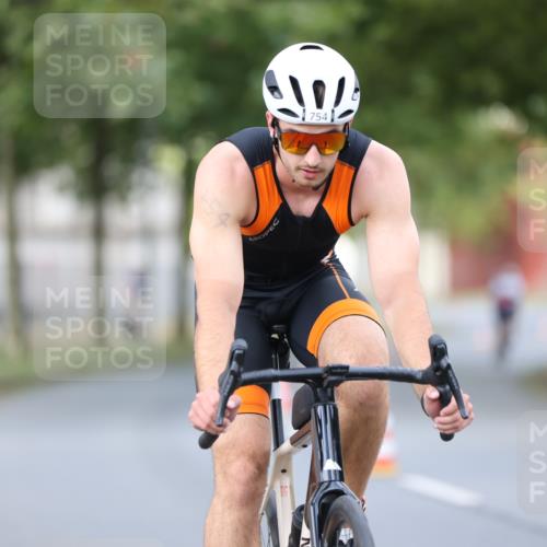 11.08.2024 - GEWOBA Citytriathlon Bremen H.Heesch http://msf.ph/oto/6773367 11.08.2024 11:40:20 Radfahren 754, 767, 772, 858 meine-sportfotos.de