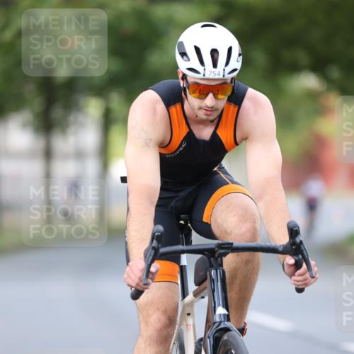 11.08.2024 - GEWOBA Citytriathlon Bremen H.Heesch http://msf.ph/oto/6773371 11.08.2024 11:40:20 Radfahren 754, 767, 772, 858 meine-sportfotos.de