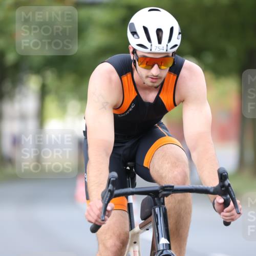 11.08.2024 - GEWOBA Citytriathlon Bremen H.Heesch http://msf.ph/oto/6773383 11.08.2024 11:40:20 Radfahren 754, 767, 772, 858 meine-sportfotos.de