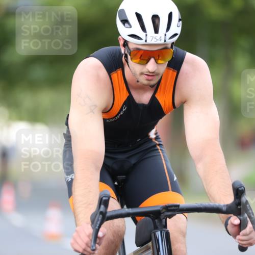 11.08.2024 - GEWOBA Citytriathlon Bremen H.Heesch http://msf.ph/oto/6773398 11.08.2024 11:40:21 Radfahren 754, 767, 772, 858 meine-sportfotos.de