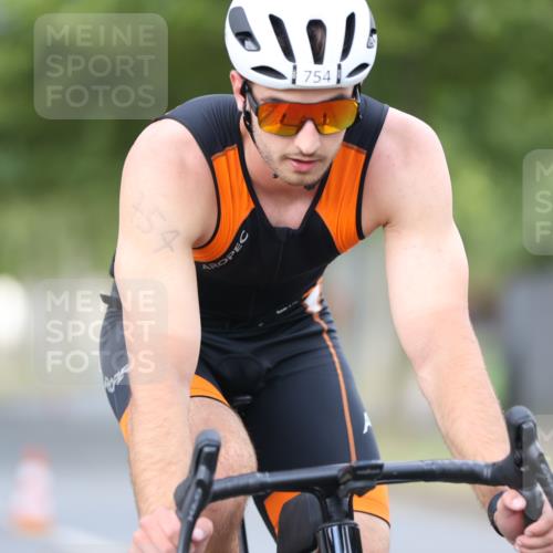 11.08.2024 - GEWOBA Citytriathlon Bremen H.Heesch http://msf.ph/oto/6773402 11.08.2024 11:40:21 Radfahren 754, 767, 772, 858 meine-sportfotos.de