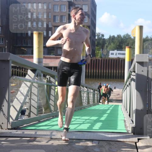 11.08.2024 - GEWOBA Citytriathlon Bremen Lena Gebhardt http://msf.ph/oto/6773406 11.08.2024 10:08:04 Schwimmen 3, 7, 75, 79, 82, 87, 96, 106 meine-sportfotos.de