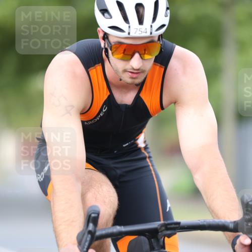11.08.2024 - GEWOBA Citytriathlon Bremen H.Heesch http://msf.ph/oto/6773407 11.08.2024 11:40:21 Radfahren 754, 767, 772, 858 meine-sportfotos.de
