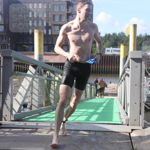 11.08.2024 - GEWOBA Citytriathlon Bremen Lena Gebhardt http://msf.ph/oto/6773410 11.08.2024 10:08:04 Schwimmen 3, 7, 75, 79, 82, 87, 96, 106 meine-sportfotos.de