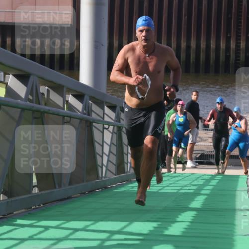 11.08.2024 - GEWOBA Citytriathlon Bremen Lena Gebhardt http://msf.ph/oto/6773417 11.08.2024 10:08:09 Schwimmen 3, 7, 65, 71, 79, 82, 87, 96, 106, 108 meine-sportfotos.de
