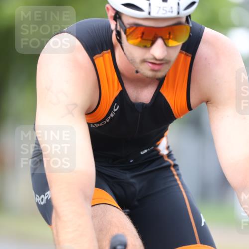 11.08.2024 - GEWOBA Citytriathlon Bremen H.Heesch http://msf.ph/oto/6773422 11.08.2024 11:40:21 Radfahren 754, 767, 772, 858 meine-sportfotos.de