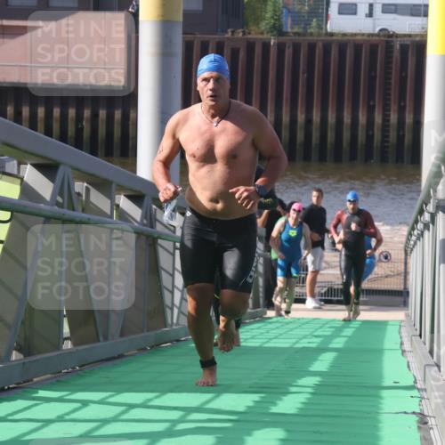11.08.2024 - GEWOBA Citytriathlon Bremen Lena Gebhardt http://msf.ph/oto/6773424 11.08.2024 10:08:09 Schwimmen 3, 7, 65, 71, 79, 82, 87, 96, 106, 108 meine-sportfotos.de