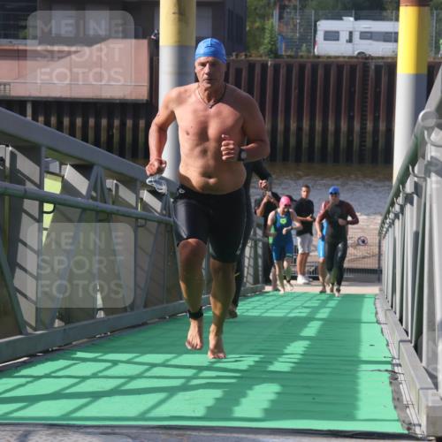 11.08.2024 - GEWOBA Citytriathlon Bremen Lena Gebhardt http://msf.ph/oto/6773434 11.08.2024 10:08:09 Schwimmen 3, 7, 65, 71, 79, 82, 87, 96, 106, 108 meine-sportfotos.de