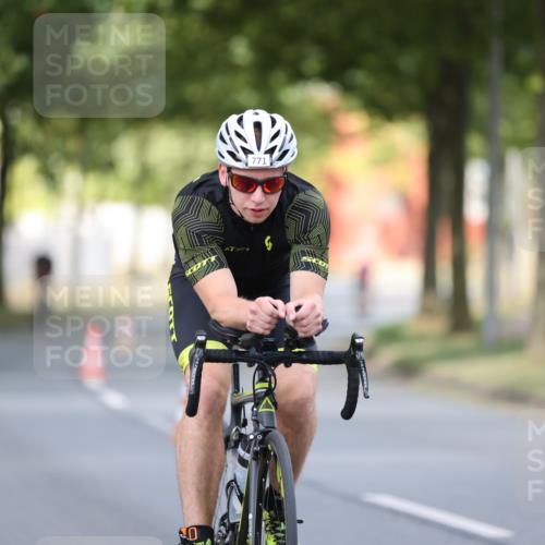 11.08.2024 - GEWOBA Citytriathlon Bremen H.Heesch http://msf.ph/oto/6773636 11.08.2024 11:40:46 Radfahren 771 meine-sportfotos.de