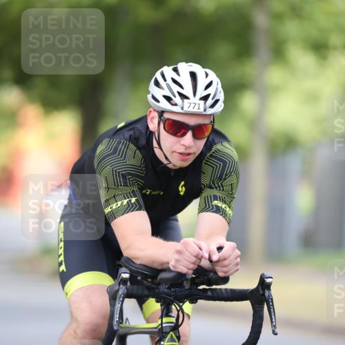 11.08.2024 - GEWOBA Citytriathlon Bremen H.Heesch http://msf.ph/oto/6773671 11.08.2024 11:40:46 Radfahren 771 meine-sportfotos.de