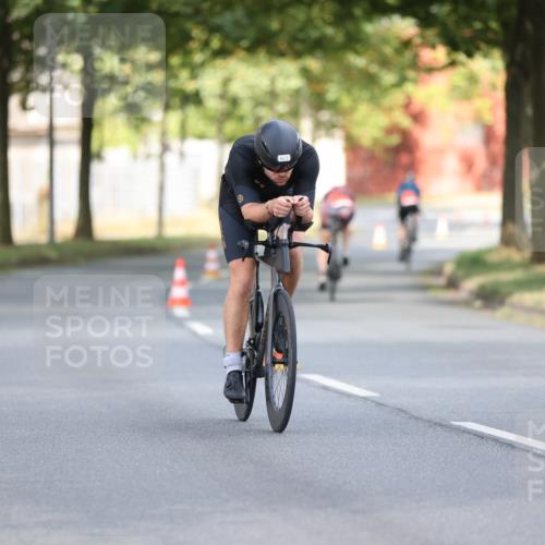 11.08.2024 - GEWOBA Citytriathlon Bremen H.Heesch http://msf.ph/oto/6773719 11.08.2024 11:40:51 Radfahren 771 meine-sportfotos.de