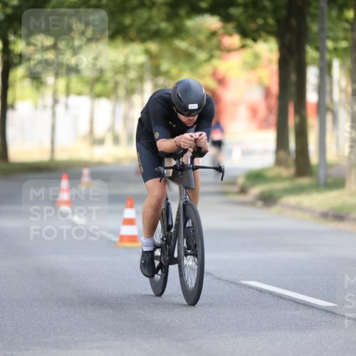 11.08.2024 - GEWOBA Citytriathlon Bremen H.Heesch http://msf.ph/oto/6773740 11.08.2024 11:40:51 Radfahren 771 meine-sportfotos.de