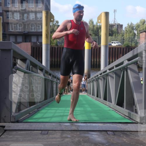 11.08.2024 - GEWOBA Citytriathlon Bremen Lena Gebhardt http://msf.ph/oto/6773845 11.08.2024 10:09:40 Schwimmen 4, 9, 11, 27, 42, 48, 58, 69, 78, 99, 109 meine-sportfotos.de
