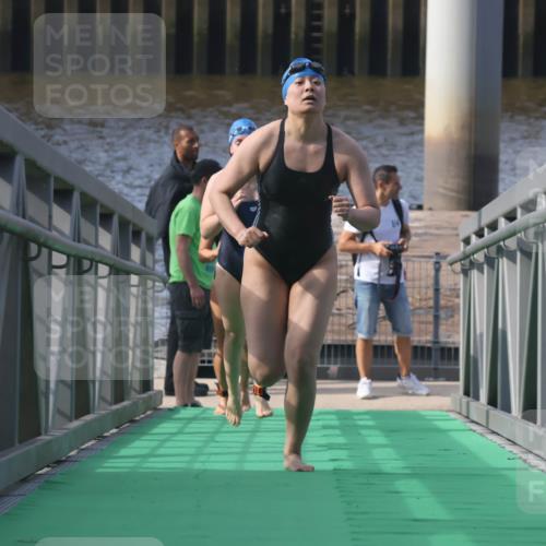 11.08.2024 - GEWOBA Citytriathlon Bremen Lena Gebhardt http://msf.ph/oto/6773851 11.08.2024 10:09:44 Schwimmen 4, 9, 11, 16, 27, 31, 42, 48, 78, 99, 109 meine-sportfotos.de
