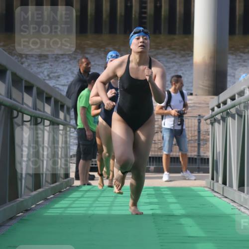 11.08.2024 - GEWOBA Citytriathlon Bremen Lena Gebhardt http://msf.ph/oto/6773855 11.08.2024 10:09:44 Schwimmen 4, 9, 11, 16, 27, 31, 42, 48, 78, 99, 109 meine-sportfotos.de