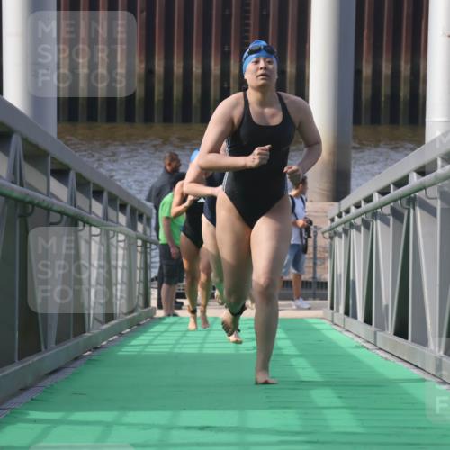 11.08.2024 - GEWOBA Citytriathlon Bremen Lena Gebhardt http://msf.ph/oto/6773864 11.08.2024 10:09:45 Schwimmen 4, 9, 11, 16, 27, 31, 42, 48, 78, 99, 109 meine-sportfotos.de