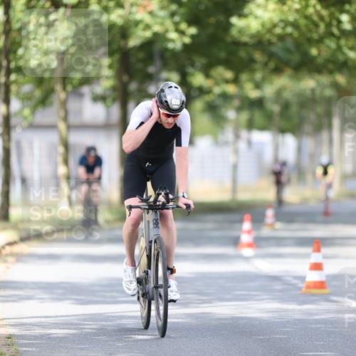 11.08.2024 - GEWOBA Citytriathlon Bremen H.Heesch http://msf.ph/oto/6773899 11.08.2024 11:41:30 Radfahren 786, 835, 896, 902, 1020 meine-sportfotos.de