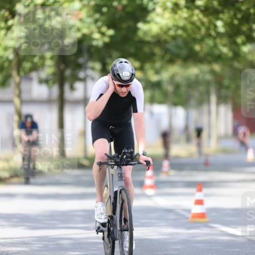 11.08.2024 - GEWOBA Citytriathlon Bremen H.Heesch http://msf.ph/oto/6773925 11.08.2024 11:41:30 Radfahren 786, 835, 896, 902, 1020 meine-sportfotos.de
