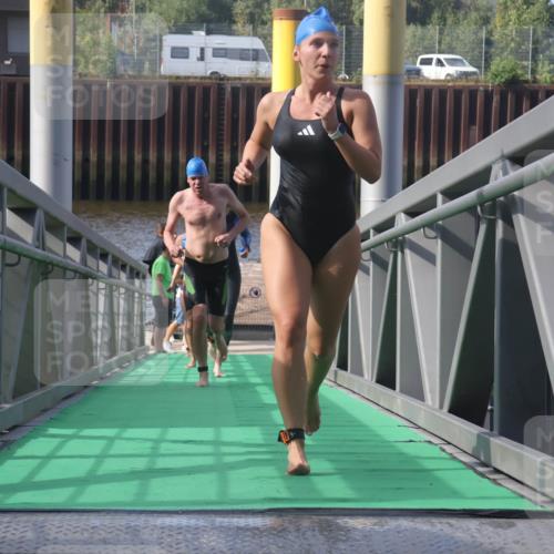 11.08.2024 - GEWOBA Citytriathlon Bremen Lena Gebhardt http://msf.ph/oto/6773928 11.08.2024 10:09:50 Schwimmen 4, 9, 11, 16, 27, 31, 78, 83, 99, 109 meine-sportfotos.de
