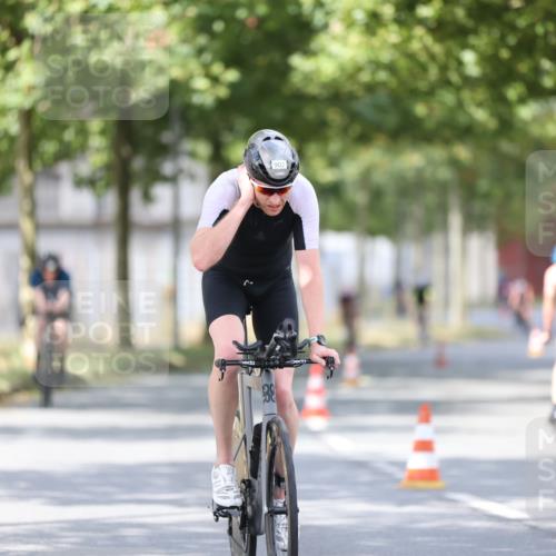 11.08.2024 - GEWOBA Citytriathlon Bremen H.Heesch http://msf.ph/oto/6773930 11.08.2024 11:41:30 Radfahren 786, 835, 896, 902, 1020 meine-sportfotos.de
