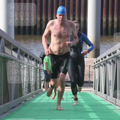 11.08.2024 - GEWOBA Citytriathlon Bremen Lena Gebhardt http://msf.ph/oto/6773935 11.08.2024 10:09:51 Schwimmen 4, 9, 11, 16, 27, 31, 83, 99, 109 meine-sportfotos.de